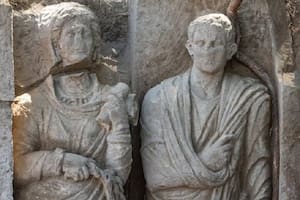 Descubren un relieve único en su tipo que sobrevivió a la erupción del Vesubio en Pompeya