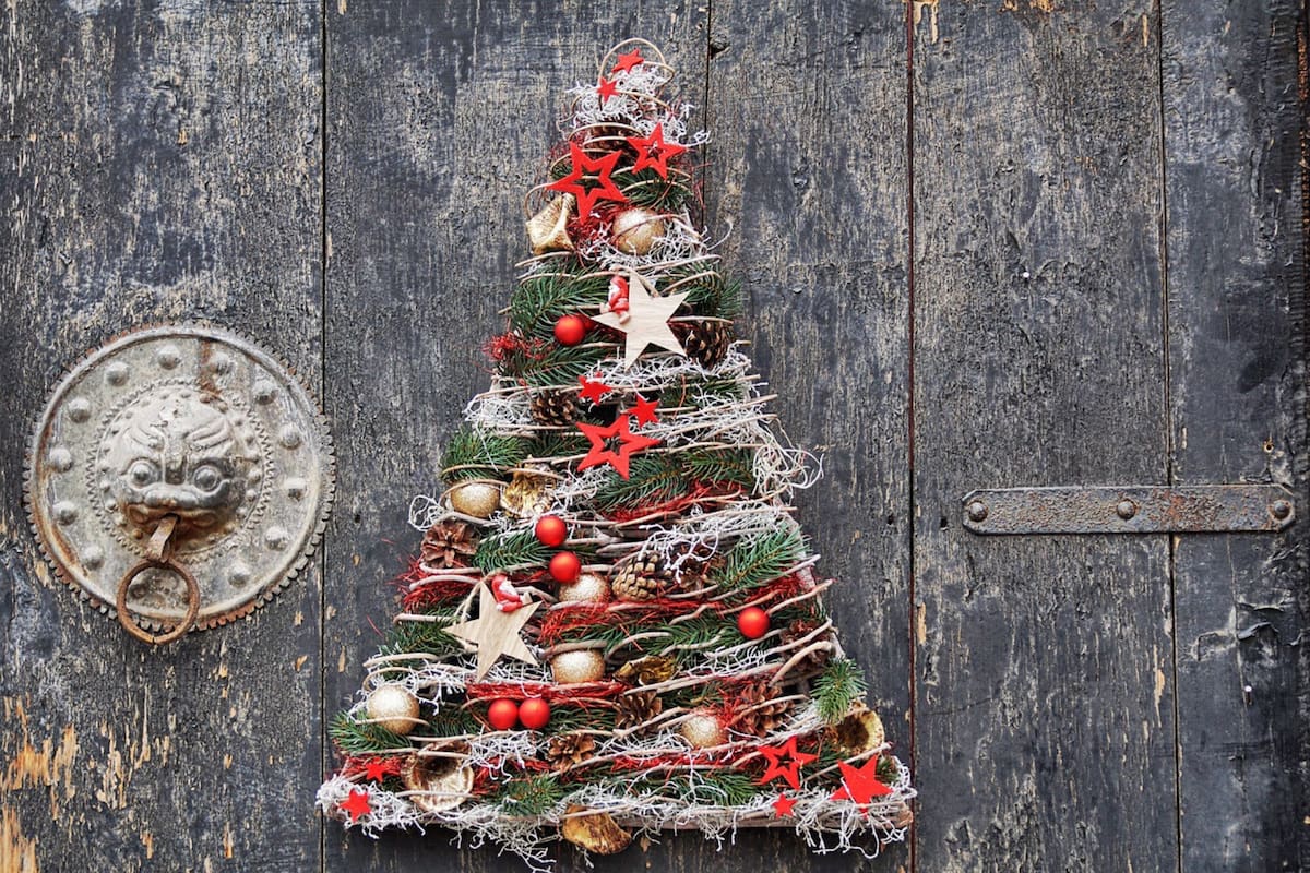 Descubrí cómo hacer un árbol de Navidad minimalista sin gastar dinero de más