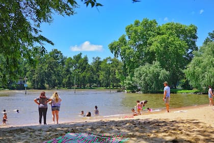 Descubrí las playas a una hora de CABA para escapar del calor abrumante