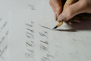 Descubrí qué significa escribir las letras con inclinación