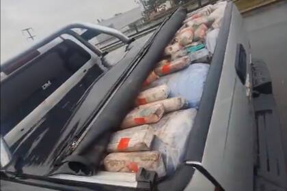 Descubrieron una tonelada de hoja de coca. Foto: captura