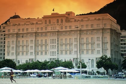 Desde 1923 que brilla en la playa más famosa del continente, esta es su historia