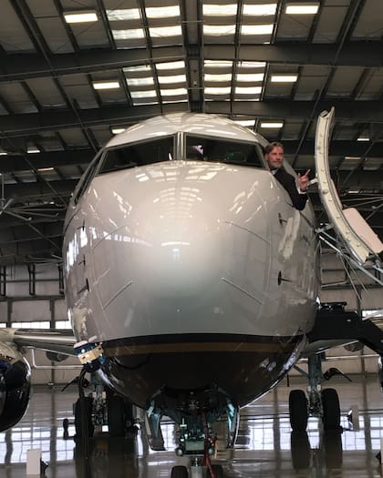 Desde 1978, Travolta es piloto de avión; además de su propia pista de aterrizaje, cuenta con una importante colección de aviones (Foto: Instagram @johntravolta)