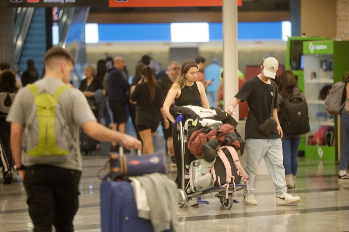 Desde 1990 creció el número de argentinos que emigraron hacia Estados Unidos