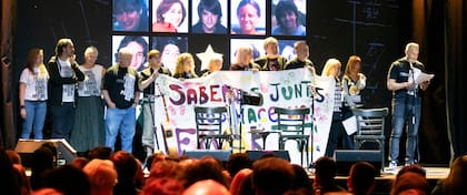 Desde 2007, los recitales de Conduciendo a Conciencia reúnen a músicos y público para promover la seguridad vial y apoyar el trabajo solidario en el norte del país. En el micrófono, Diego Molina