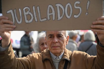 Desde 2017 rigieron cinco diferentes sistemas o políticas para la movilidad de los ingresos y los jubilados perdieron mucho poder adquisitivo