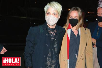 Desde 2018, Selma Blair lucha contra la esclerosis múltiple y camina con bastón, con mucha dificultad.