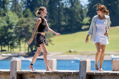 Desde adolescente, Eleonora es habitué de la Patagonia, tradición que mantuvo cuando se casó con Carlos Corro hace unos 25 años. Tienen tres hijos, Bautista (22), Jazmín (20, arriba junto a la periodista) y Elena (16)