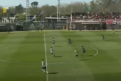 Desde ahí sacó el remate el sobrino de Riquelme que finalizó en el 2-0 de Tigre ante River en la reserva