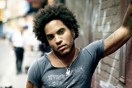 Desde "Are You Gonna Go My Way" hasta "Fly Away", el cantautor revisa 30 años de rock and roll e inspiración