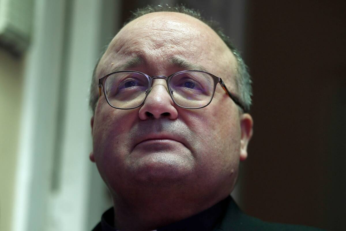 Desde anoche el arzobispo Charles Scicluna está internado en la clínica San Carlos de Apoquindo de la Universidad Católica