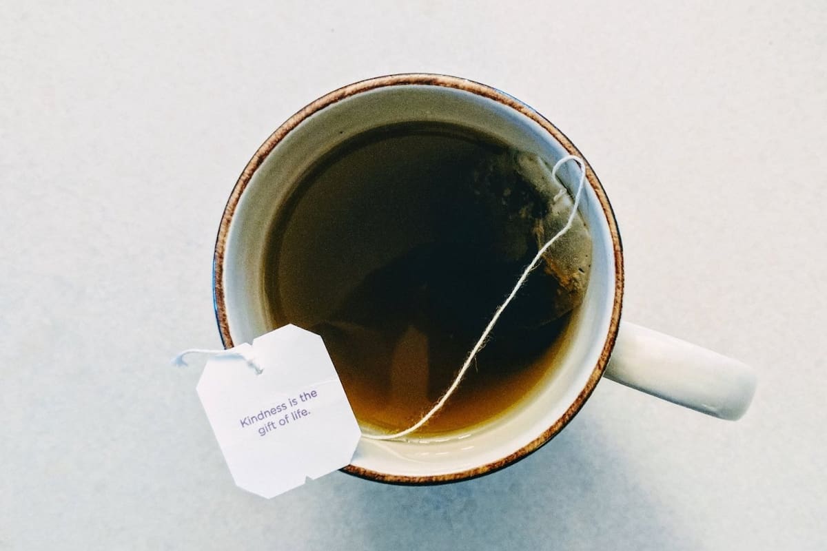 Desde aplicaciones cosméticas hasta recetas para la limpieza del hogar, el té usado nos resuelve muchascuestiones.