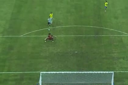 Desde arriba, la obra cumbre de Claudio "Diablito" Echeverri: el 3-0 de Argentina ante Brasil, en el Mundial Sub 17 de Indonesia