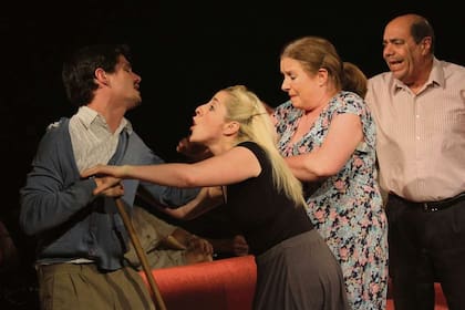 desde banfield El director Nelson Valente la estrenó en su teatro de la zona sur bonaerense