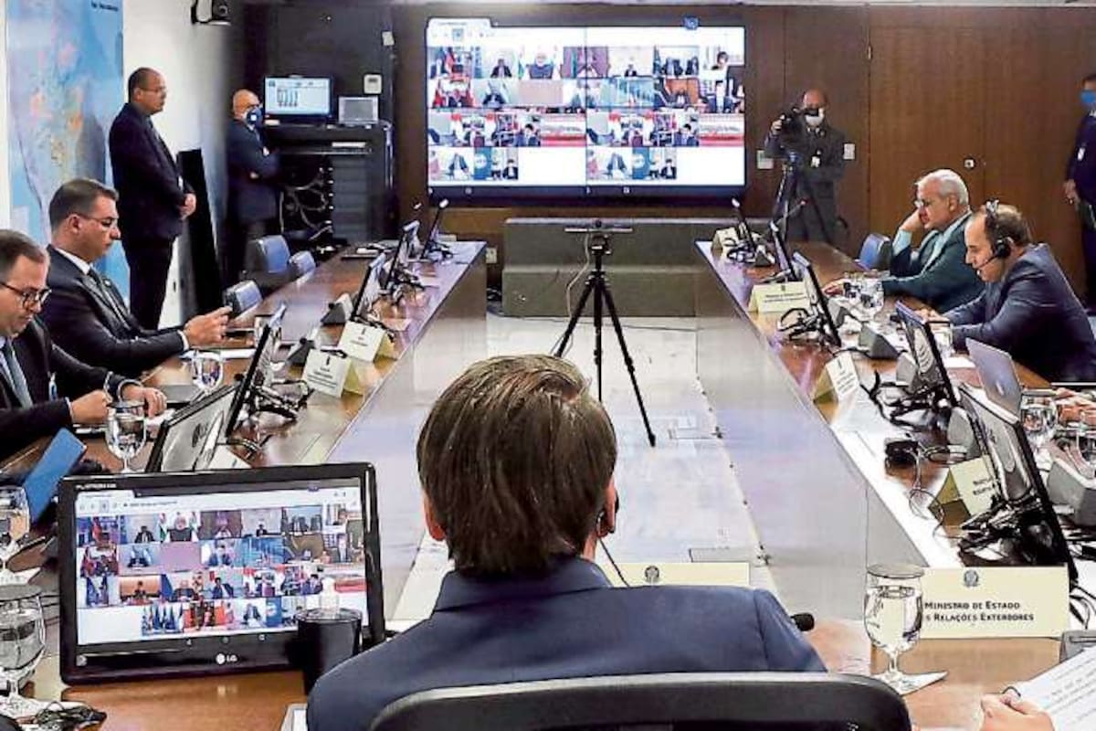 Desde Brasilia, Bolsonaro participó ayer de la cumbre virtual de líderes del G-20,145x102mm
