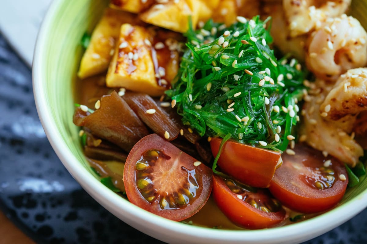 Desde cartas 100% plant based hasta opciones veganas dentro de menús que no lo son.