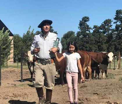 Desde chica Matilde iba al campo con papá