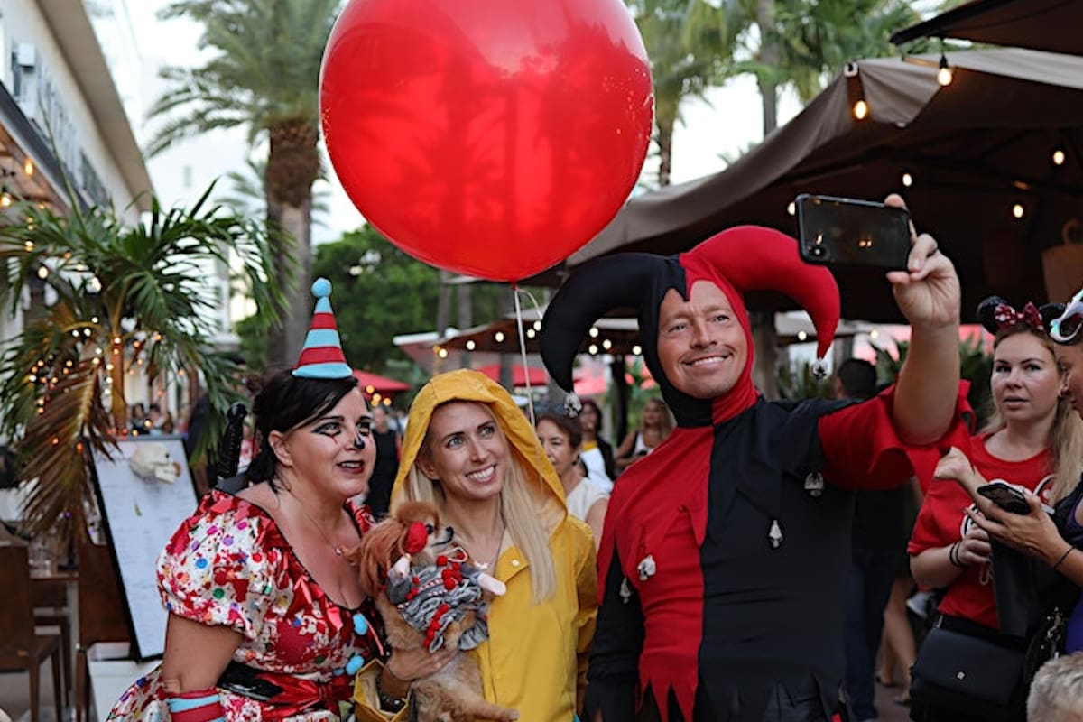 Desde días previos al 31 de octubre, en varios puntos de Miami se organizan fiestas temáticas y eventos para toda la familia