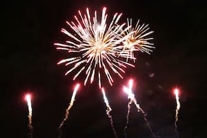 Desde diferentes puntos de la Ciudad, la empresa desplegó su show de fuegos artificiales