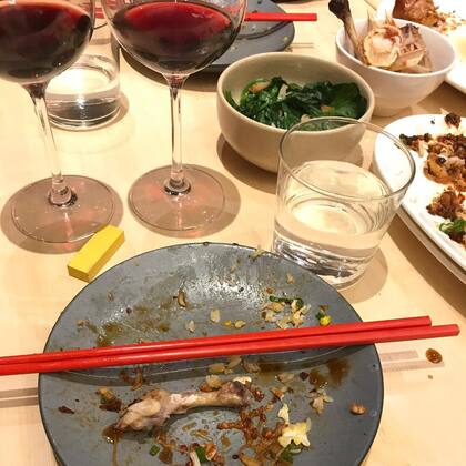 Desde dumplings y comida asiática a parrilladas y vinos. La rutina de un crítico gastronómico es difícil de ordenar