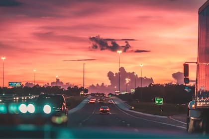 Desde el 1º de enero de 2024 es obligatorio que los conductores cambien de carril al encontrarse con vehículos que tienen fallas mecánicas o situaciones de emergencia