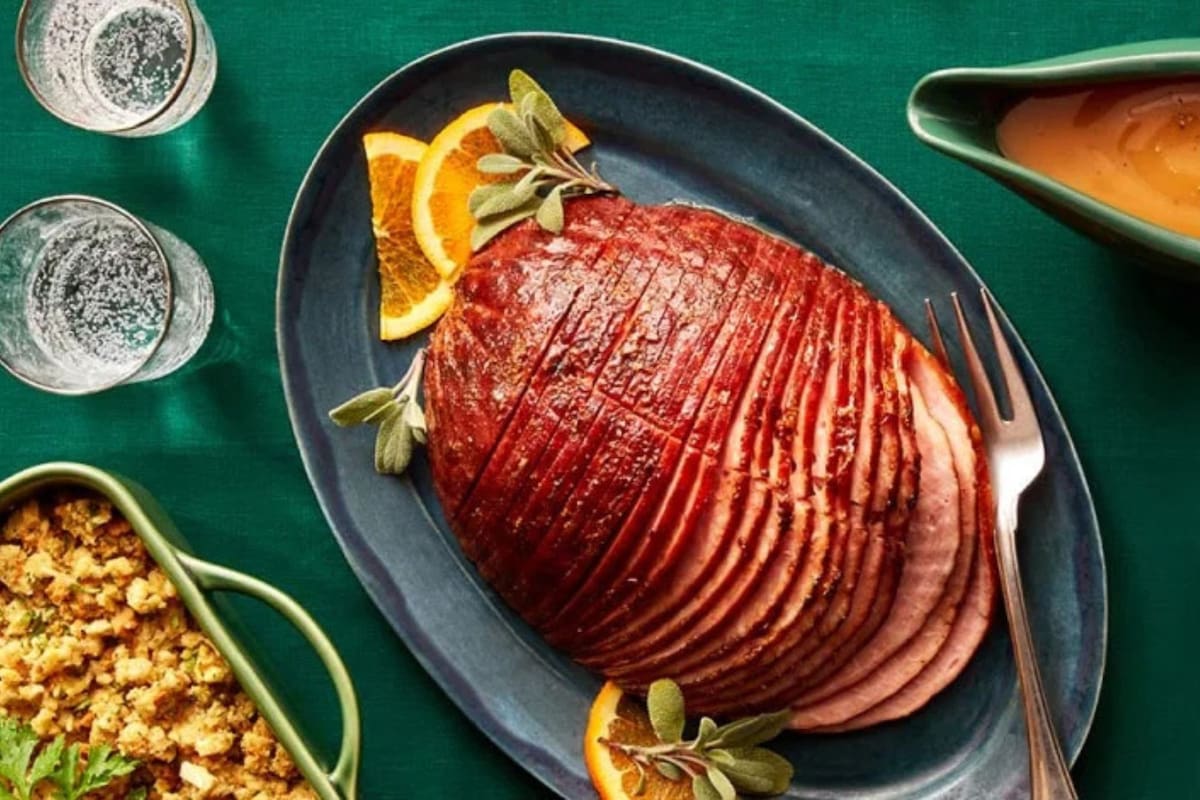 Desde el 29 de noviembre y hasta el 31 de diciembre “La Cena festiva de jamón” se puede pedir en línea o en las tiendas de Walmart en todo Estados Unidos. (Walmart)