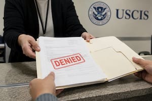 El Uscis ya aplica cambio de reglas desde el 5 de agosto