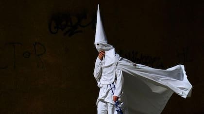 Desde el Domingo de Ramos hasta el Domingo de Resurrección, las calles de España se llenan de fieles y curiosos que acuden a ver las procesiones de Semana Santa