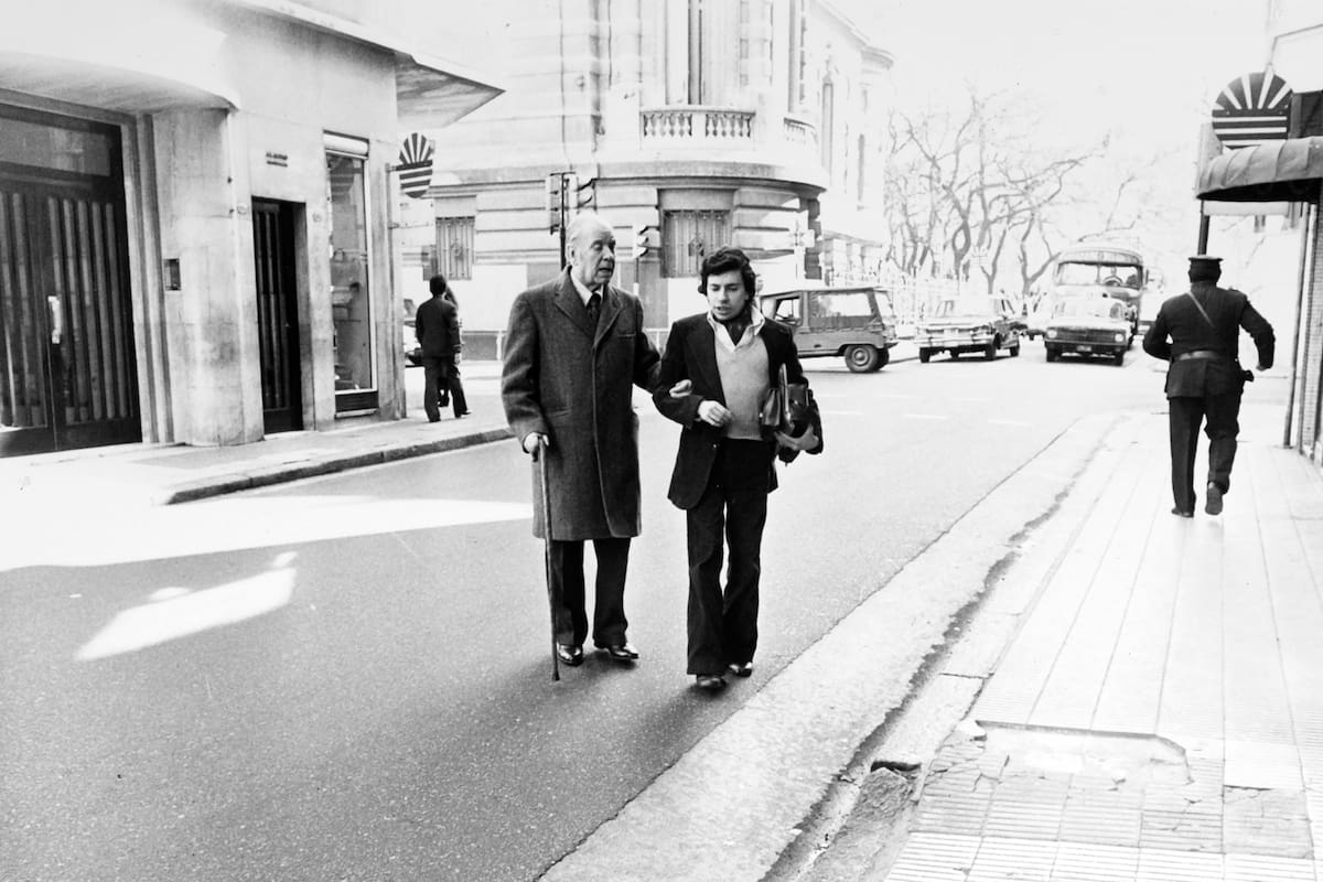 Desde el edificio donde vivía, en la calle Maipú a metros de Marcelo T. de Alvear, hasta la Galería del Este, el camino de casi todos los días