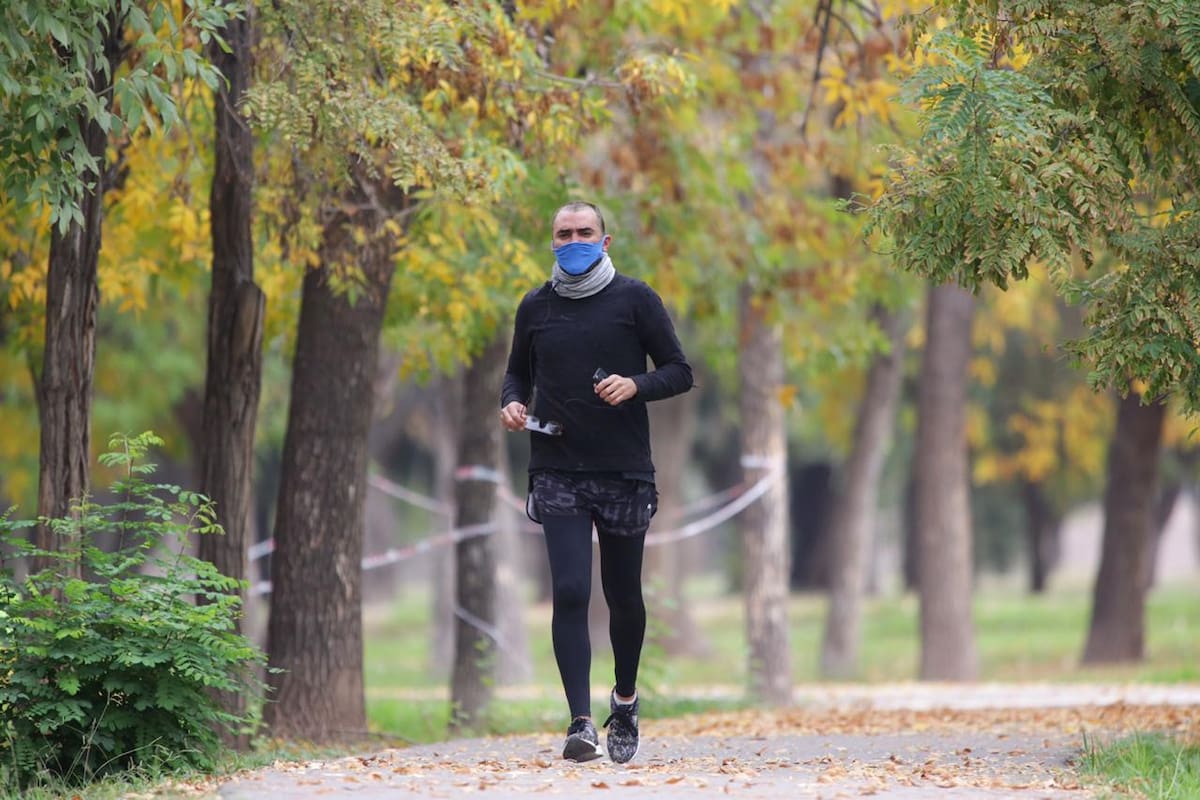 Desde el Gobierno les piden a los vecinos que cumplan con la medida: sólo caminar, no trotar ni andar en bicicleta.