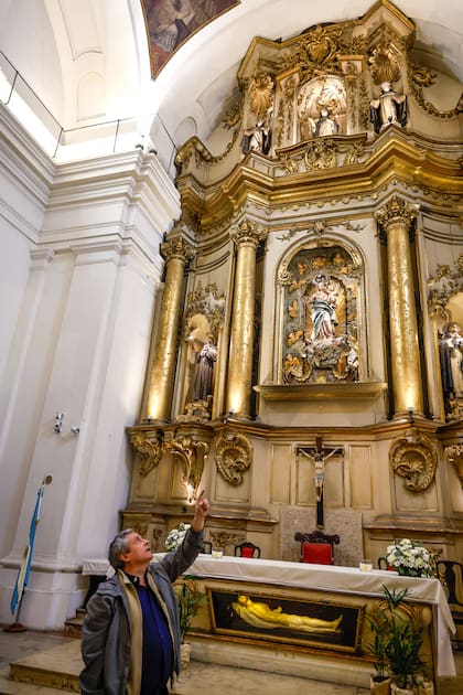 Desde el Gobierno porteño aseguran que las fisuras son preexistentes, algo que las autoridades del templo niegan