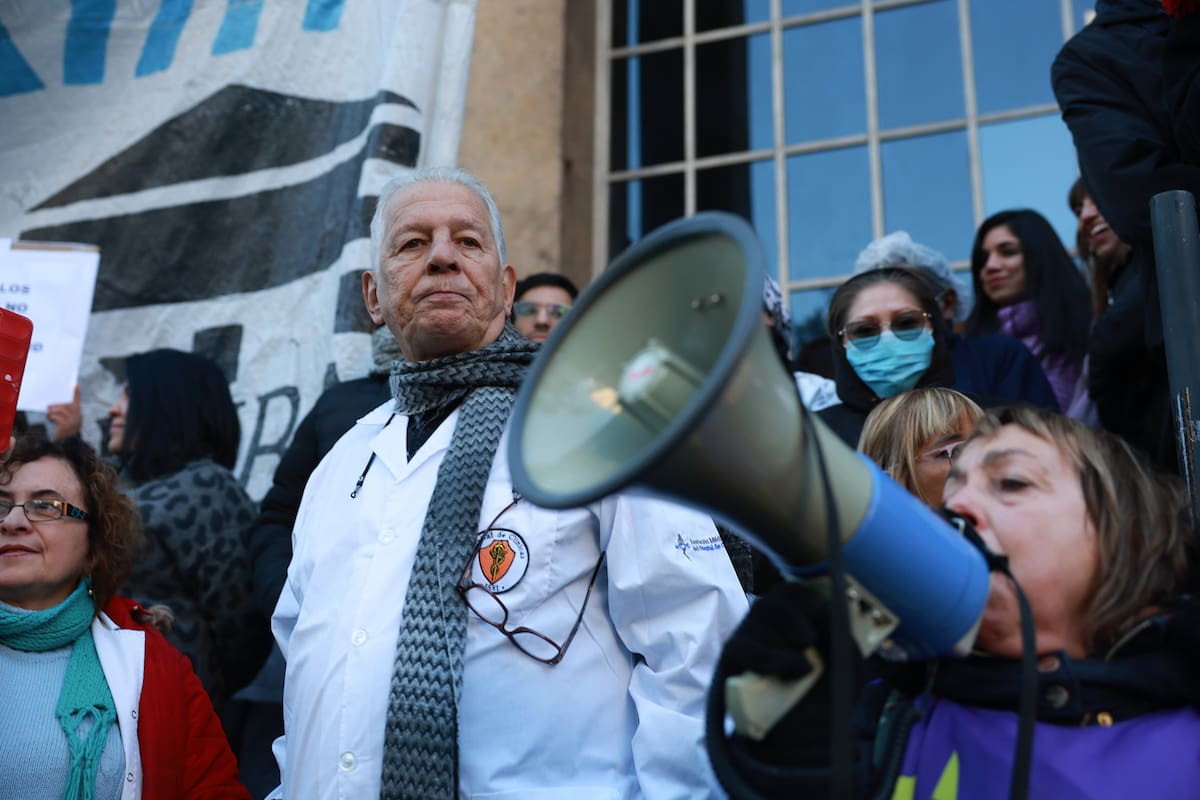 Desde el hospital escuela, que depende de la Universidad de Buenos Aires (UBA), advierten que el establecimiento atraviesa una situación crítica
