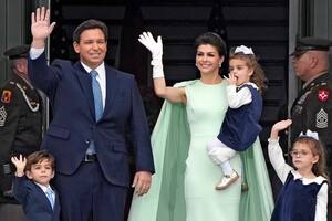 Desde el inicio de la carrera política de su esposo, Casey DeSantis ha desempeñado un rol fundamental, no solo como su principal asesora, sino también como una de las figuras más visibles en los actos de campaña