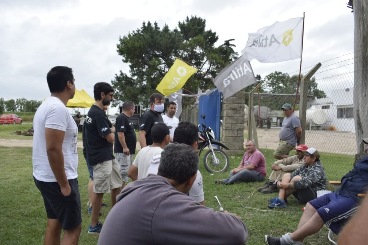 Desde el lunes a la madrugada, por un conflicto gremial Atilra bloquea la fábrica láctea Mayol en el pueblo de Gobernador Udaondo, en el partido de Cañuelas e impide su normal funcionamiento
