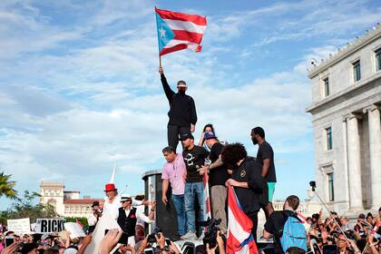 Desde el lunes, miles de protestantes piden que renuncie el Gobernador de Puerto Rico por un escándalo de corrupción