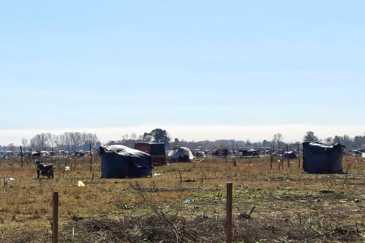 Desde el mes pasado, miles de familias, promovidas por la organización social OLP- Resistir y Luchar, comenzaron a ocupar un descampado en la localidad de Guernica