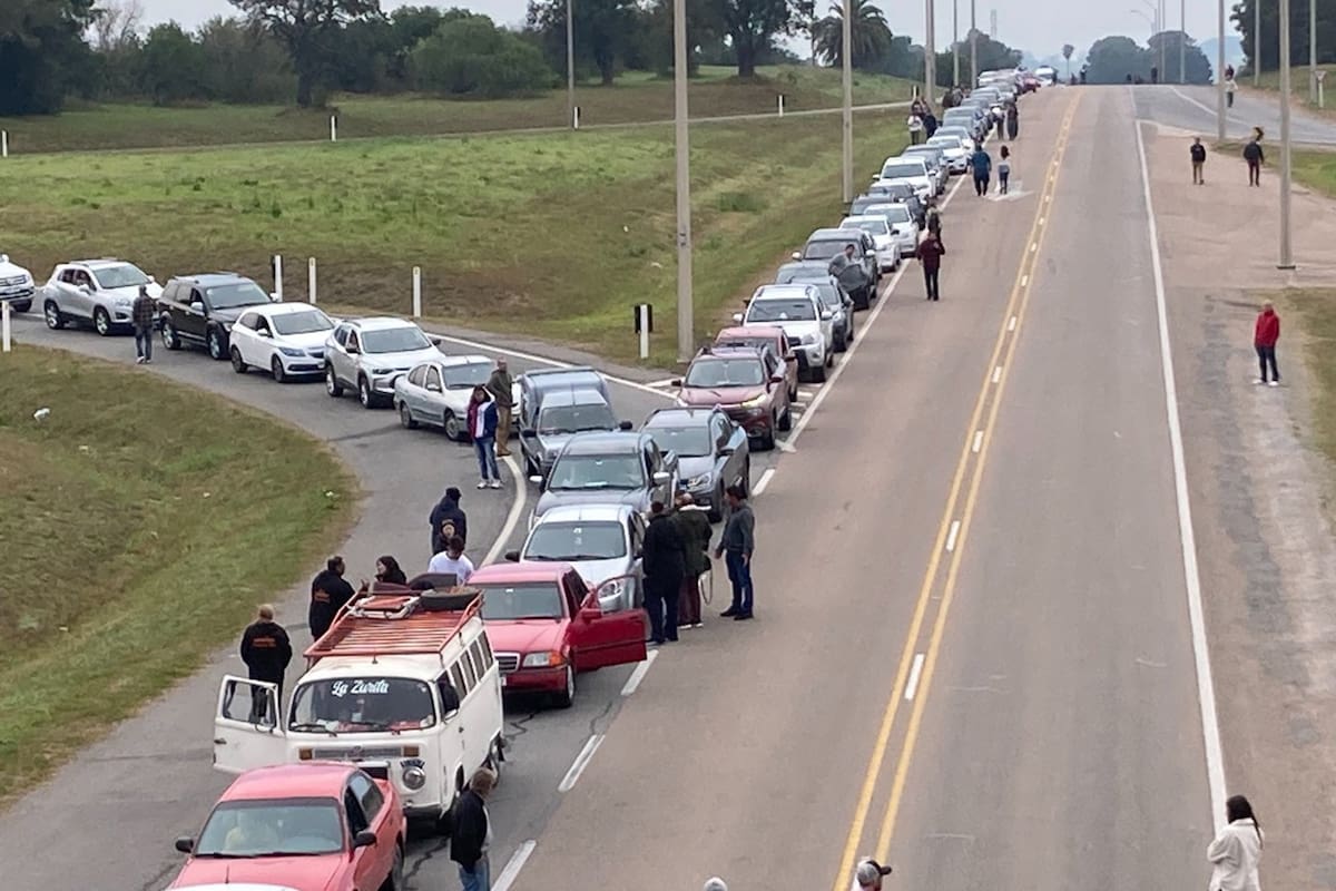 Desde el miércoles, inicio del feriado largo en Uruguay, hubo largas colas para ingresar a la Argentina por los puentes; por el de Fray Bentos-Gualeguaychú ingresaron 13.334 viajeros