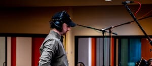 Tiene 27 años, es argentino y compone música para cine y televisión en Hollywood