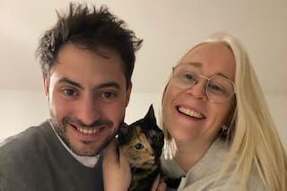 Ambos son sordos, ella lo invitó a tomar mate, se conocieron por cuatro meses y se enamoraron