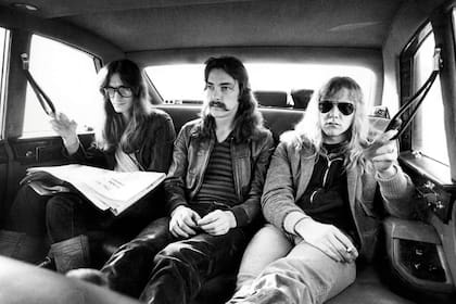 Desde el principio, para Neil Peart, el tiempo libre de las giras le parecía ocioso. Empezó a usarlo, leyendo pilas de libros cada vez más grandes y completando los baches de su educación.