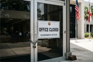Desde hoy Florida cierra todas sus oficinas de gobierno