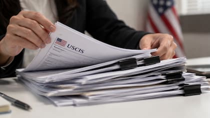 Desde este viernes 18 de septiembre, el Uscis aplica una nueva guía de evaluación de carga pública para el ajuste de estatus de residencia permanente en EE.UU.