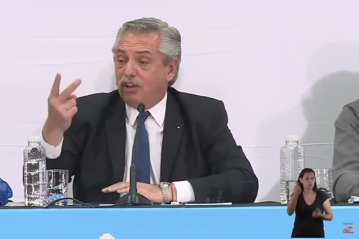 Desde Europa, el Presidente se mostró en contra de cambiar el sistema electoral