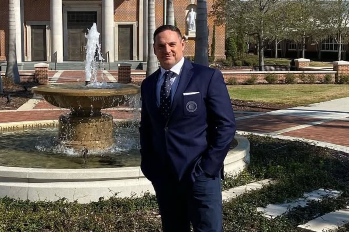 Desde eventos locales hasta su paso por medios deportivos, la figura pública Jay Feely transita ahora una etapa distinta