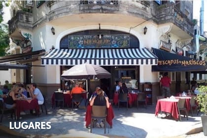 Desde hace 111 años se mantiene firme en la esquina de Inclán y Quintino Bocayuva