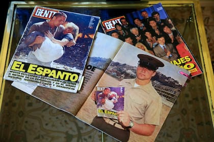 Desde hace 30 años Bruce conserva las revistas argentinas del tiempo del atentado y cuenta que en su oficina tiene la foto del rescate a Lea. "No hay un solo día que pase sin que piense en lo que pasó", asegura.