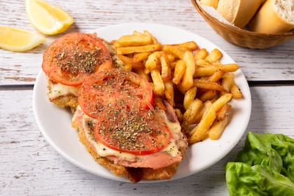 Desde hace años, hay un clásico que nunca falta en la Selección: después de cada partido, como un merecido premio, los jugadores comen milanesas a la napolitana con fritas.