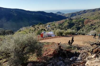 Desde hace casi un día un centenar de efectivos trabajan sin descanso y con cámaras para rescatar al pequeño