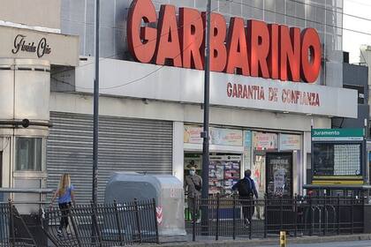 Desde hace semanas Garbarino tiene todos sus locales cerrados y el último viernes envió 1800 telegramas de despido