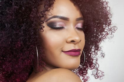 Desde hace siglos el maquillaje se usa con múltiples objetivos; en la actualidad, las mujeres los utilizan para verse más bellas